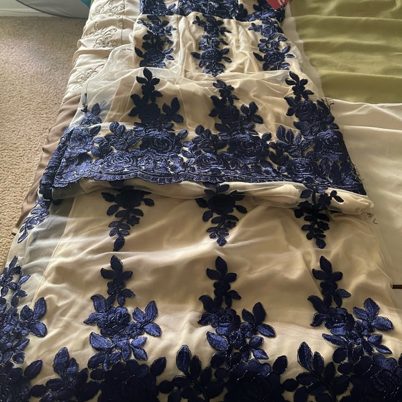 Dress - Picture 2 of 3